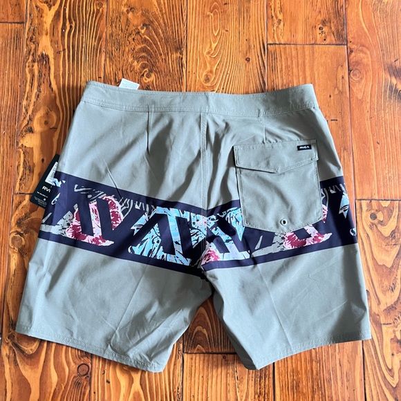 Nwt Mens RVCA shorts - Picture 4 of 4